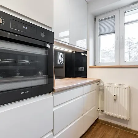 Mikolowska Chic By Bookinghost