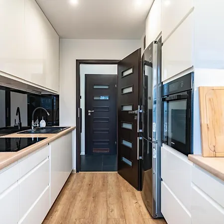 Mikolowska Chic By Bookinghost *