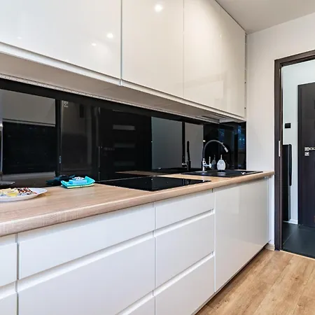 Mikolowska Chic By Bookinghost