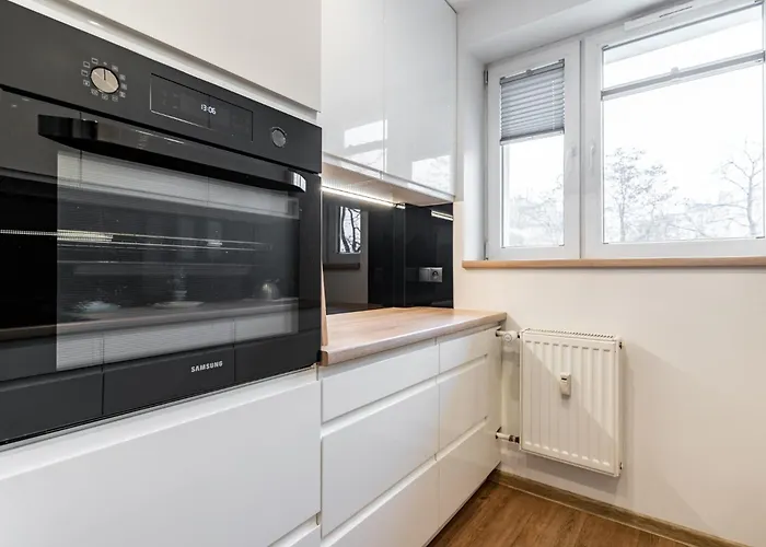 Mikolowska Chic By Bookinghost