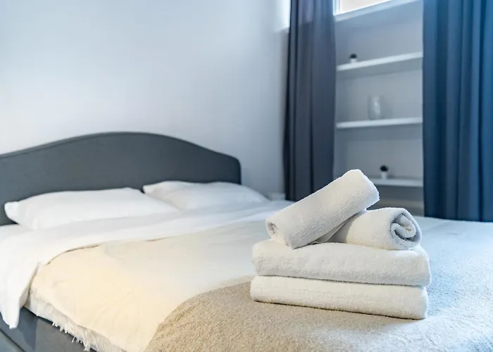 Mikolowska Chic By Bookinghost