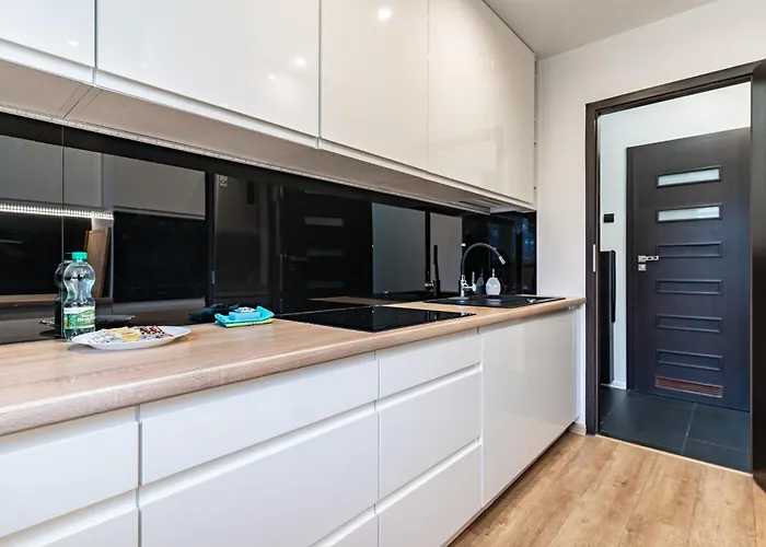 Mikolowska Chic By Bookinghost